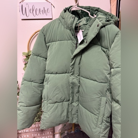 Amazon Essentials Men's Mid-Length Hooded Puffer Coat
L - Picture 3 of 7